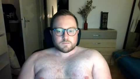 Snapshot of jeuneloup92 chatting on 01-12-26, 05:29 jeuneloup92 online show from 01-12-26, 05:29