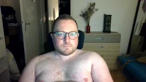 Snapshot of jeuneloup92 chatting on 01-15-26, 05:27 jeuneloup92 online show from 01-15-26, 05:27