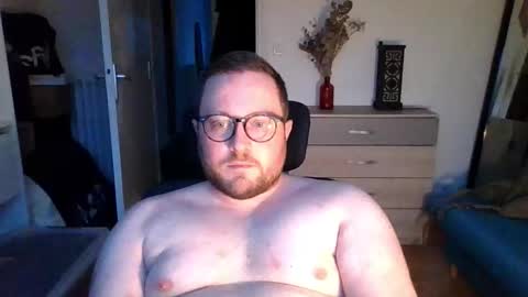 Snapshot of jeuneloup92 chatting on 02-10-26, 05:28 jeuneloup92 online show from 02-10-26, 05:28