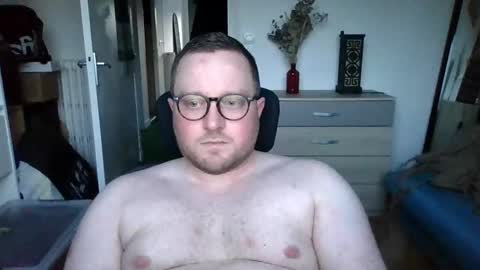 Snapshot of jeuneloup92 chatting on 02-16-26, 05:31 jeuneloup92 online show from 02-16-26, 05:31