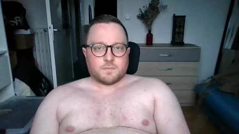 Snapshot of jeuneloup92 chatting on 02-17-26, 04:57 jeuneloup92 online show from 02-17-26, 04:57