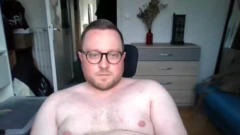 Snapshot of jeuneloup92 chatting on 02-18-26, 04:58 jeuneloup92 online show from 02-18-26, 04:58