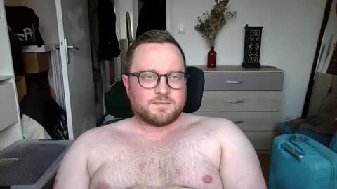 Snapshot of jeuneloup92 chatting on 02-27-26, 04:07 jeuneloup92 online show from 02-27-26, 04:07