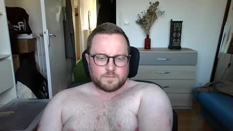 Snapshot of jeuneloup92 chatting on 03-03-26, 04:57 jeuneloup92 online show from 03-03-26, 04:57