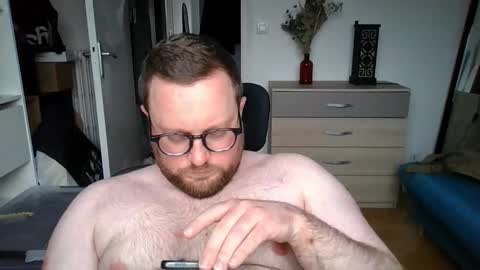 Snapshot of jeuneloup92 chatting on 03-05-26, 04:47 jeuneloup92 online show from 03-05-26, 04:47