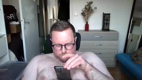 Snapshot of jeuneloup92 chatting on 03-09-26, 05:50 jeuneloup92 online show from 03-09-26, 05:50