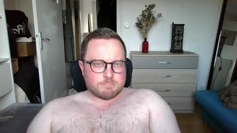 Snapshot of jeuneloup92 chatting on 03-11-26, 05:19 jeuneloup92 online show from 03-11-26, 05:19