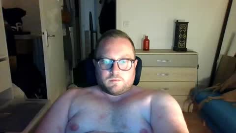 jeuneloup92 online show from 07-18-26, 10:02