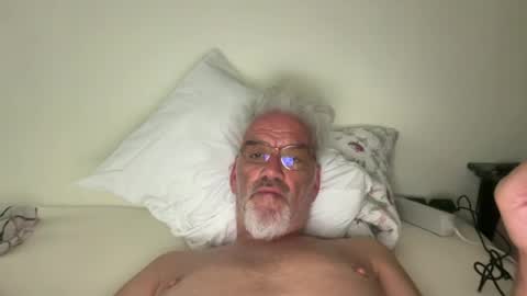 Snapshot of jewlronny chatting on 06-25-26, 06:07 jewlronny online show from 06-25-26, 06:07