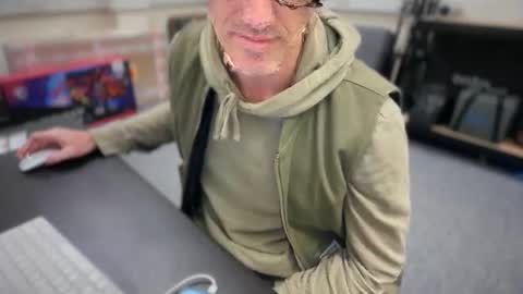 Snapshot of jgol519 chatting on 10-20-25, 04:51 James online show from 10-20-25, 04:51