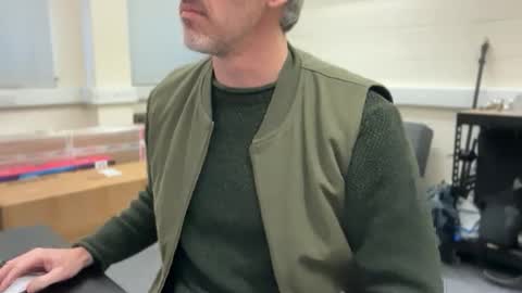 Snapshot of jgol519 chatting on 12-19-25, 12:23 James online show from 12-19-25, 12:23