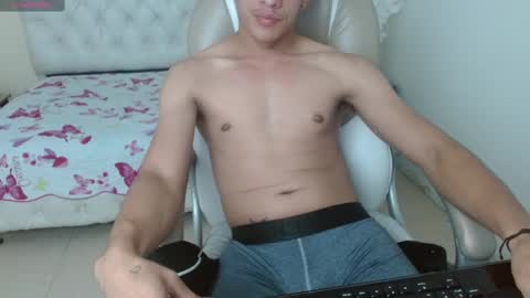 Snapshot of jheidertwink chatting on 12-09-24, 07:06 Jheider R. online show from 12-09-24, 07:06