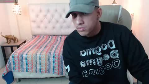 Snapshot of jheidertwink chatting on 12-20-24, 07:22 Jheider R. online show from 12-20-24, 07:22