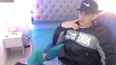 Snapshot of jheidertwink chatting on 01-06-25, 03:31 Jheider R. online show from 01-06-25, 03:31