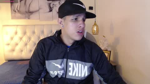 Snapshot of jheidertwink chatting on 01-29-25, 04:05 Jheider R. online show from 01-29-25, 04:05