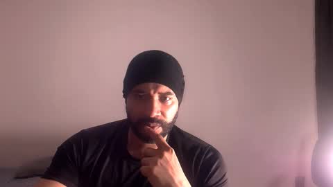 En moreno online show from 11-18-25, 06:23