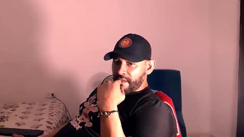 En moreno online show from 11-24-25, 03:17