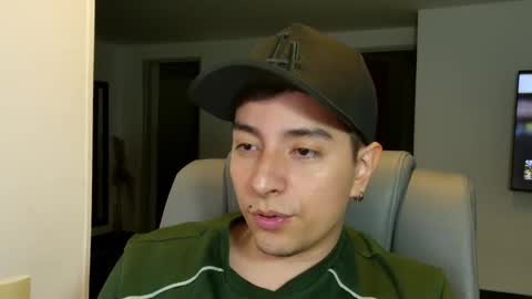 Snapshot of jhoan_saenz chatting on 09-13-25, 03:28 Jhoan Saenz online show from 09-13-25, 03:28
