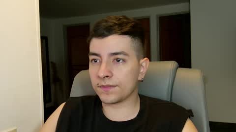 Snapshot of jhoan_saenz chatting on 09-29-25, 05:01 Jhoan Saenz online show from 09-29-25, 05:01