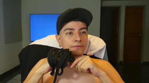Snapshot of jhoan_saenz chatting on 10-15-25, 02:44 Jhoan Saenz online show from 10-15-25, 02:44