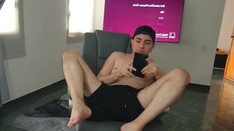 Snapshot of jhoan_saenz chatting on 10-17-25, 06:43 Jhoan Saenz online show from 10-17-25, 06:43