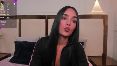 Jhoana  online show from 10-13-25, 03:56