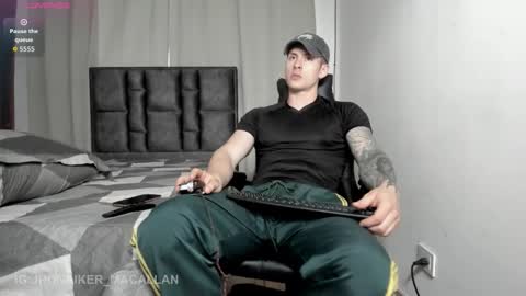 Jhonaiker online show from 12-15-25, 10:25