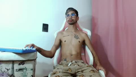 Snapshot of jhonsonvlatino chatting on 07-17-26, 01:12 jhonsonvlatino online show from 07-17-26, 01:12