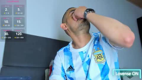 Jhony Alzate online show from 11-26-25, 02:34