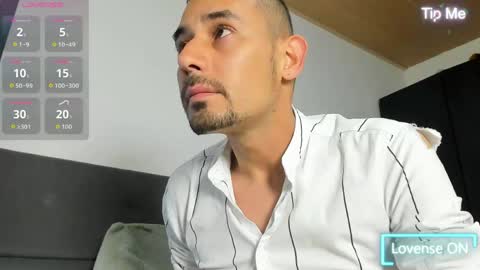 Snapshot of jhonyalzate chatting on 04-28-26, 02:10 Jhony Alzate online show from 04-28-26, 02:10