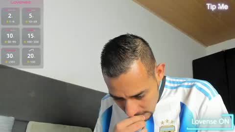 Snapshot of jhonyalzate chatting on 05-04-26, 01:34 Jhony Alzate online show from 05-04-26, 01:34