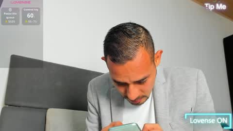 Snapshot of jhonyalzate chatting on 05-05-26, 02:08 Jhony Alzate online show from 05-05-26, 02:08