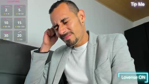 Snapshot of jhonyalzate chatting on 05-09-26, 02:06 Jhony Alzate online show from 05-09-26, 02:06