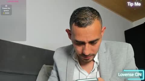 Snapshot of jhonyalzate chatting on 05-25-26, 12:27 Jhony Alzate online show from 05-25-26, 12:27