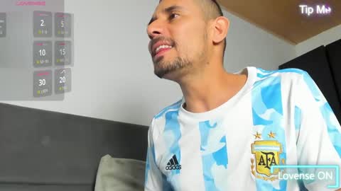 Snapshot of jhonyalzate chatting on 06-01-26, 02:46 Jhony Alzate online show from 06-01-26, 02:46