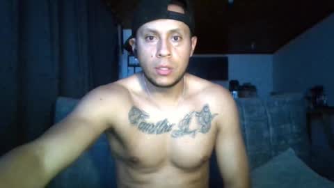 Snapshot of jhonylatin_ chatting on 11-19-25, 02:22 Jhony online show from 11-19-25, 02:22