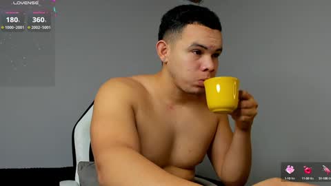 Snapshot of jhotta_foxx chatting on 12-03-24, 08:05 Jhonatan80 online show from 12-03-24, 08:05