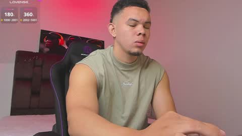 Snapshot of jhotta_foxx chatting on 01-17-25, 08:02 Jhonatan80 online show from 01-17-25, 08:02