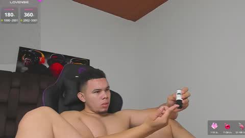 Snapshot of jhotta_foxx chatting on 03-05-25, 07:05 Jhonatan80 online show from 03-05-25, 07:05