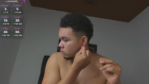 Snapshot of jhotta_foxx chatting on 10-27-25, 07:01 Jhonatan80 online show from 10-27-25, 07:01