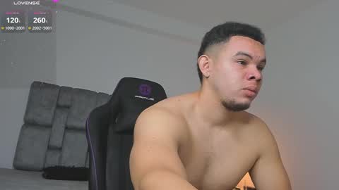 Snapshot of jhotta_foxx chatting on 11-17-25, 07:03 Jhonatan80 online show from 11-17-25, 07:03