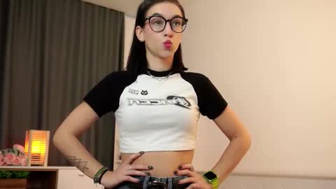 Snapshot of jibucholz chatting on 11-15-25, 10:01 Mari online show from 11-15-25, 10:01