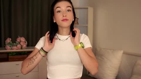 Snapshot of jibucholz chatting on 11-16-25, 09:26 Mari online show from 11-16-25, 09:26