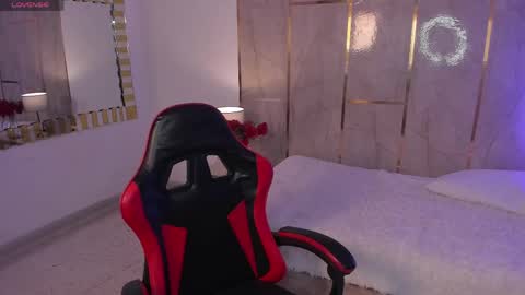 Snapshot of jiggly_ chatting on 05-21-26, 05:36 Jiggly online show from 05-21-26, 05:36