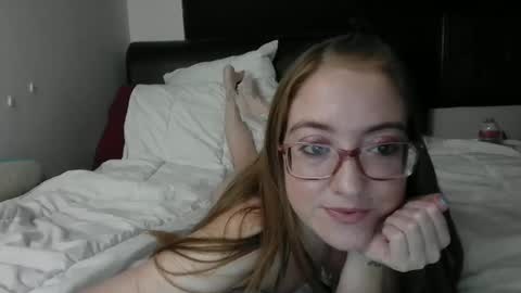 Snapshot of jilliangiselle chatting on 02-23-26, 05:05 jilliangiselle online show from 02-23-26, 05:05