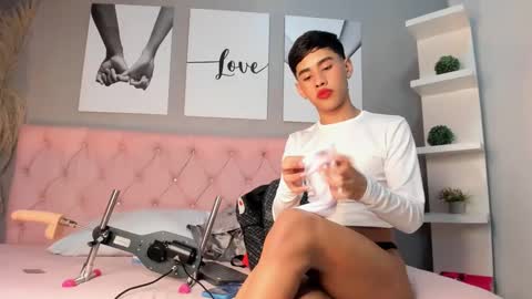 Snapshot of jim_twink chatting on 09-19-25, 02:24 Jim online show from 09-19-25, 02:24