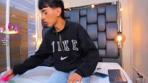 Snapshot of jim_twink chatting on 11-04-25, 07:35 Jim online show from 11-04-25, 07:35