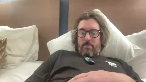 Snapshot of jimboo400 chatting on 10-29-25, 08:32 jimboo400 online show from 10-29-25, 08:32