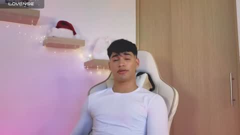 Snapshot of jimmy_leeh_ chatting on 12-24-24, 12:00 Jimmy Leeh online show from 12-24-24, 12:00