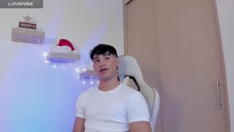 Snapshot of jimmy_leeh_ chatting on 12-24-24, 10:49 Jimmy Leeh online show from 12-24-24, 10:49